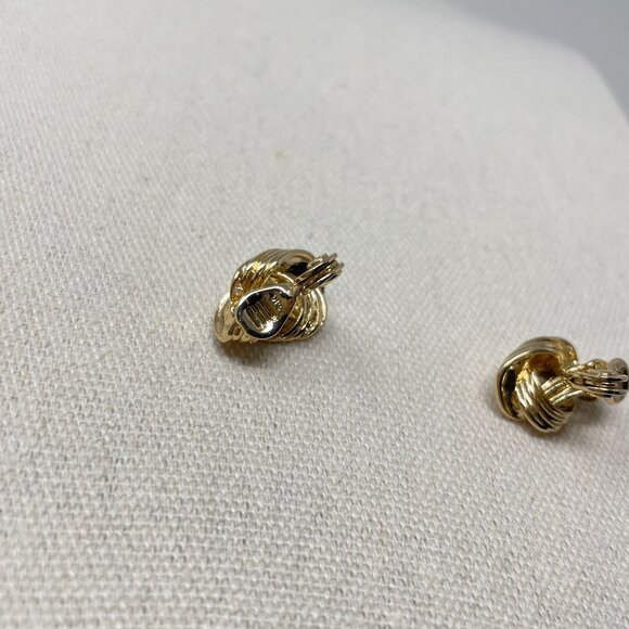 The Jewelry Group TJG Signed Gold Tone Knotted Clip On Statement Earrings Marked - Picture 12 of 15